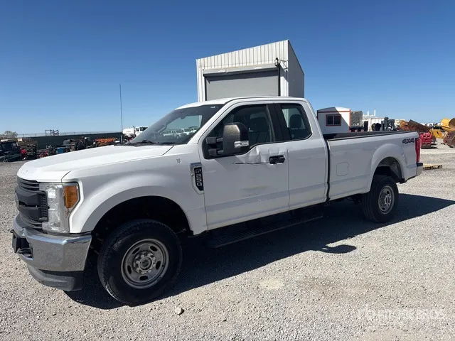2017 Ford F-250 XL 4x4 Extended Cab Pickup