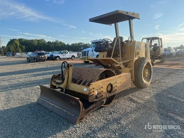1997 Cat CP-433C Smooth Drum Compactor