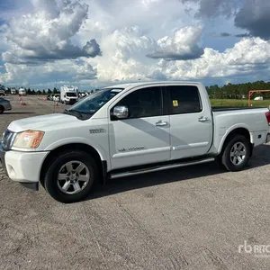 2015 Nissan Titan SV 4x2 Crew Cab Pickup