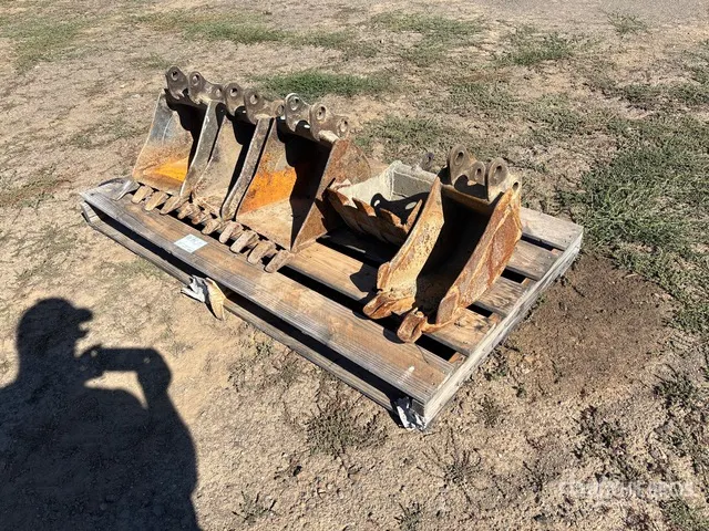 Quantity of (5) Excavator Bucket