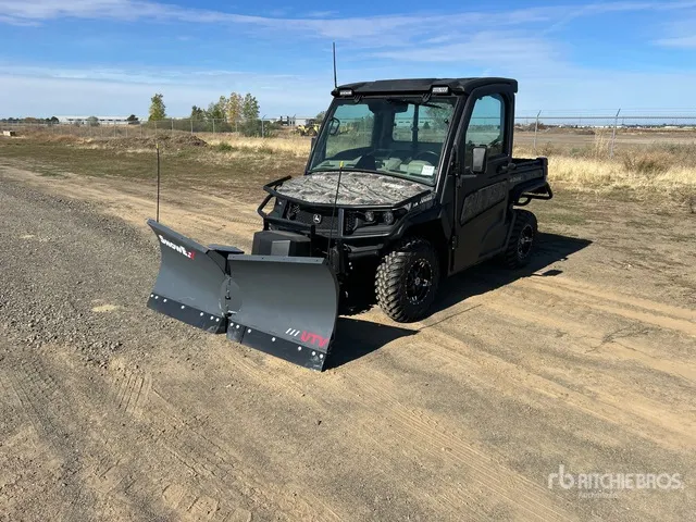 2020 John Deere Gator XUV835R 4x4 Utility Vehicle