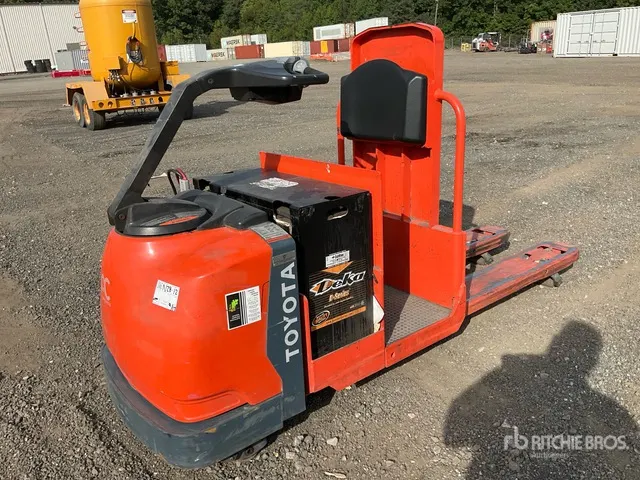 Toyota 8HBC30 6000 lb Pallet Jack