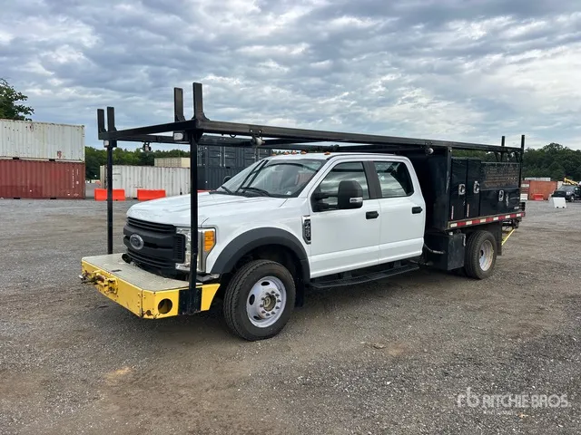 2017 Ford F-450 XL 4x4 Crew Cab Flatbed Truck