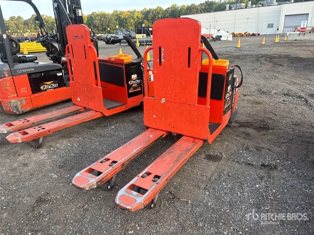Toyota 8HBC30 6000 lb Electric Pallet Jack