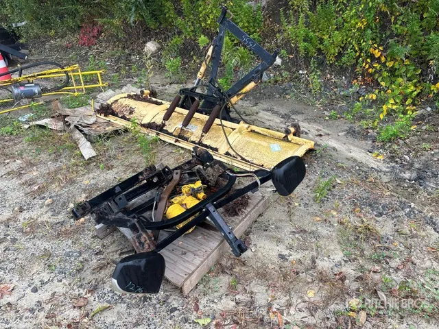 Meyer 7 ft 6 in 2 Way Snow Plow (Inoperable)