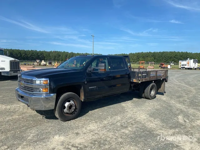 2015 Chevrolet Silverado 2500HD 4x2 Crew Cab Flatbed Truck