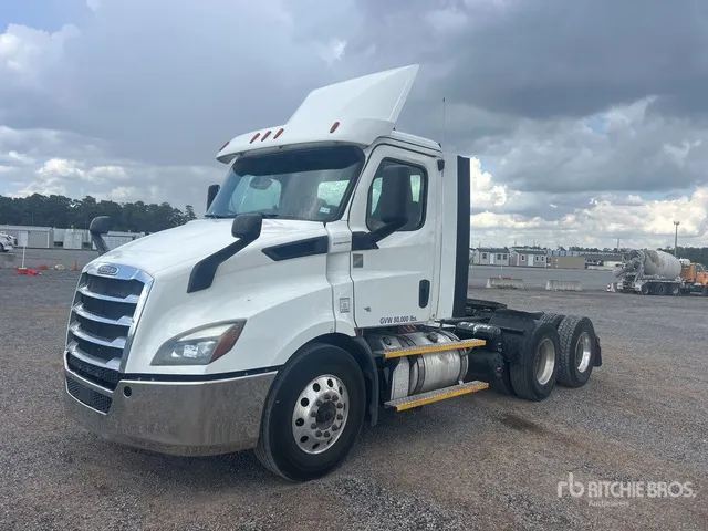 2020 Freightliner Cascadia 116 6x4 T/A Day Cab Truck Tractor