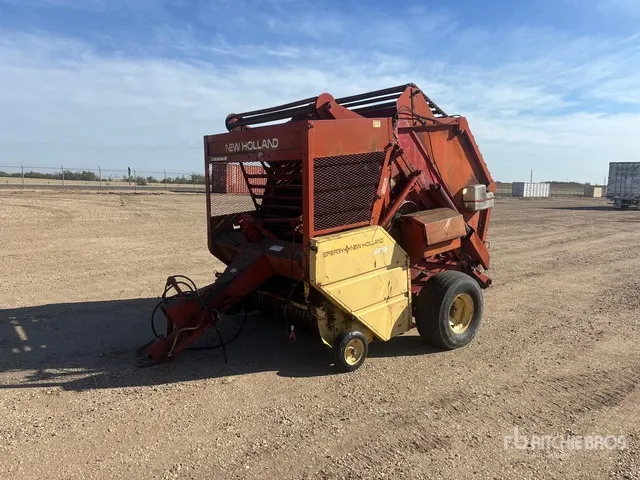 1980 New Holland 851 Round Baler