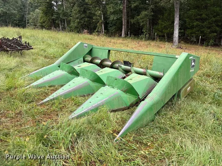 John Deere 444 corn head