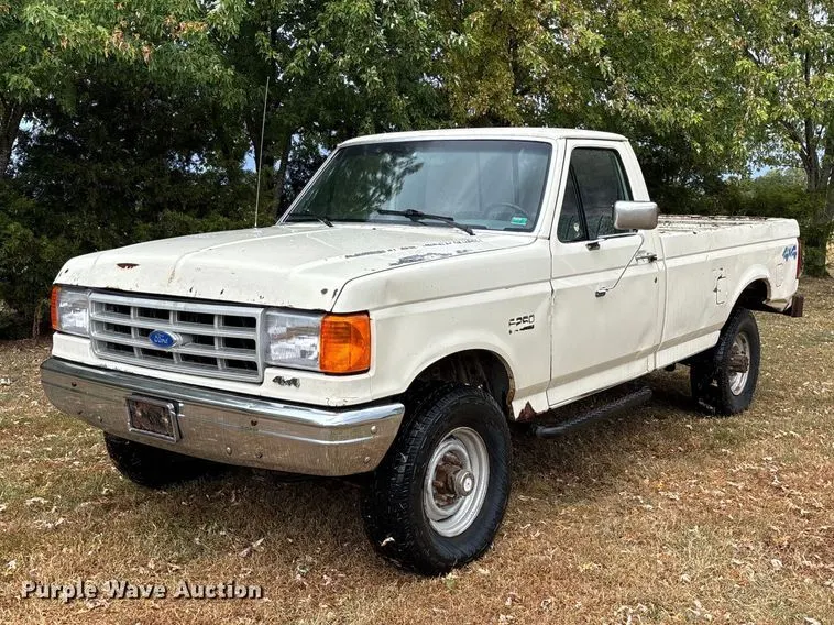 1991 Ford F250 Custom pickup truck