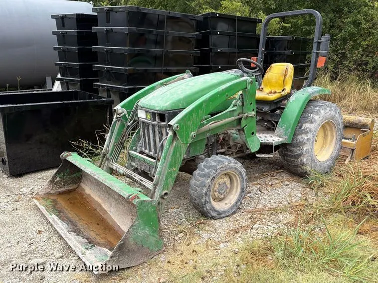John Deere 3320 MFWD tractor