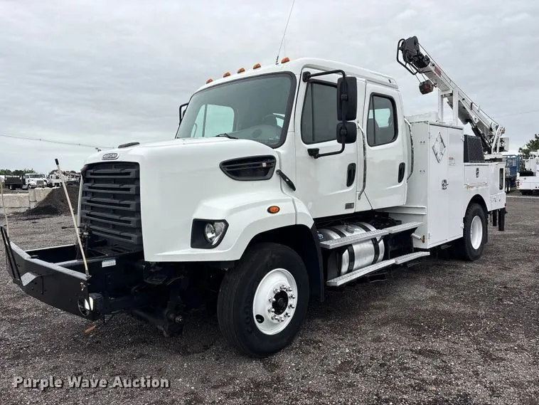 2013 Freightliner 108SD Crew Cab utility / service truck