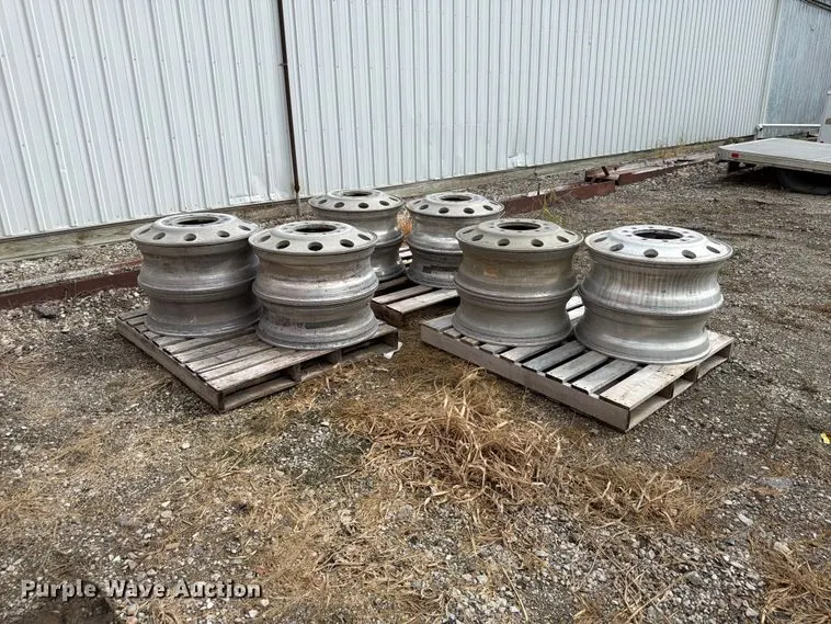 (12) Aluminum hub pilot wheels