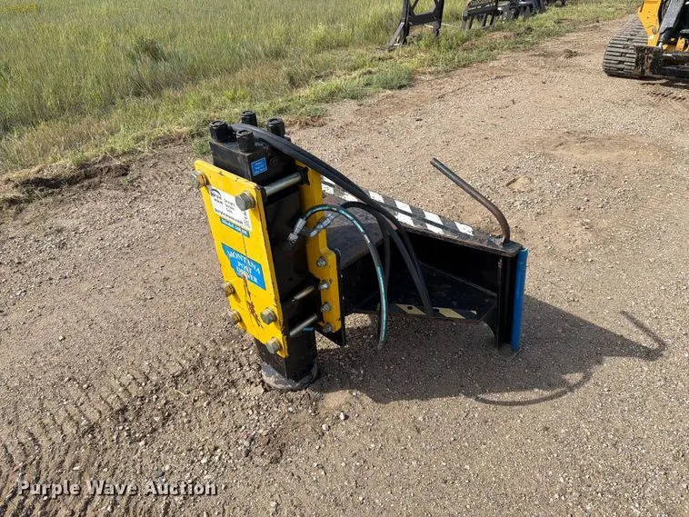 Montana 1000E skid steer post driver
