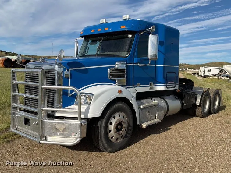 2015 Freightliner 122SD semi truck