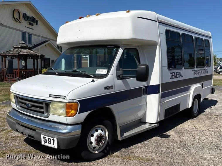 2005 Ford E450 shuttle bus