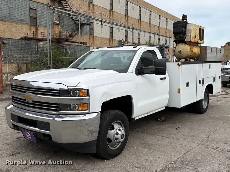 2016 Chevrolet Silverado 3500HD utility bed pickup truck
