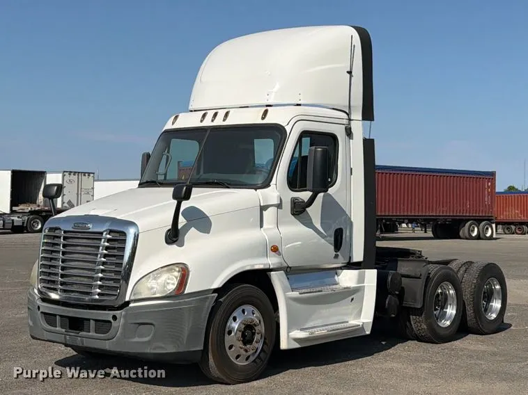 2015 Freightliner Cascadia 125 semi truck