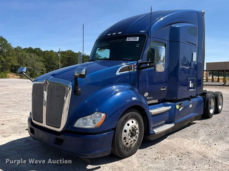 2020 Kenworth T680 semi truck