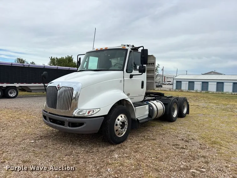 2016 International 8600 TranStar semi truck