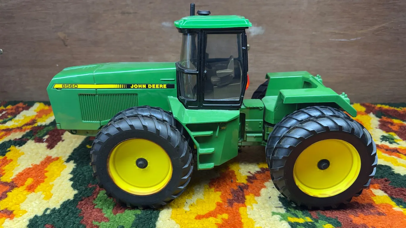 John Deere Diecast Model 8560 4WD Tractor