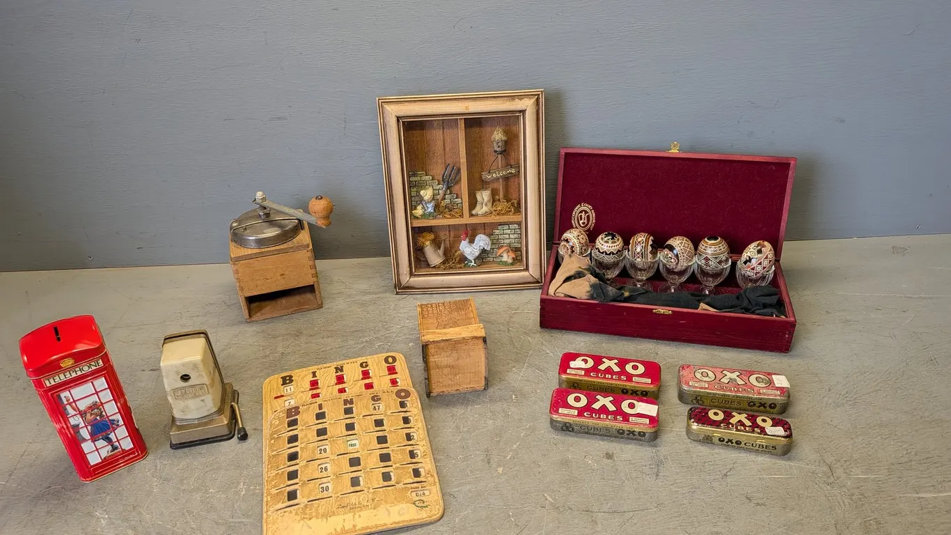 (12) Assorted Vintage Collectibles