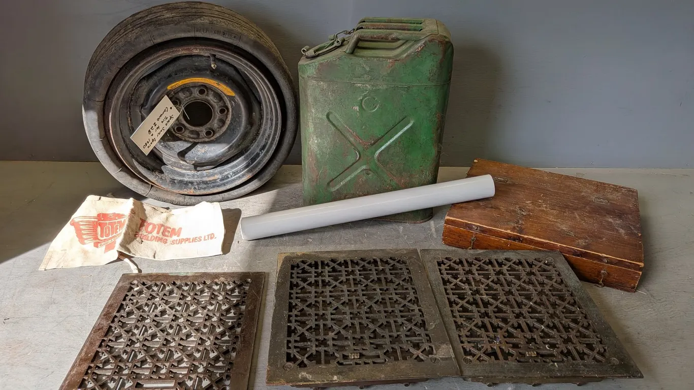 (9) Various Vintage Items