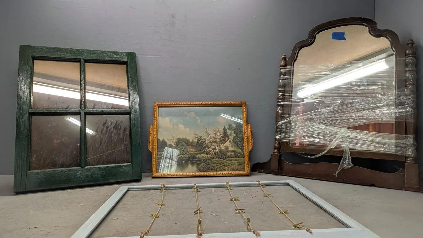 (5) Various Vintage Collectibles