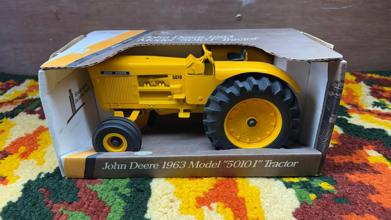 John Deere Diecast Model 5010i Industrial Diesel Tractor