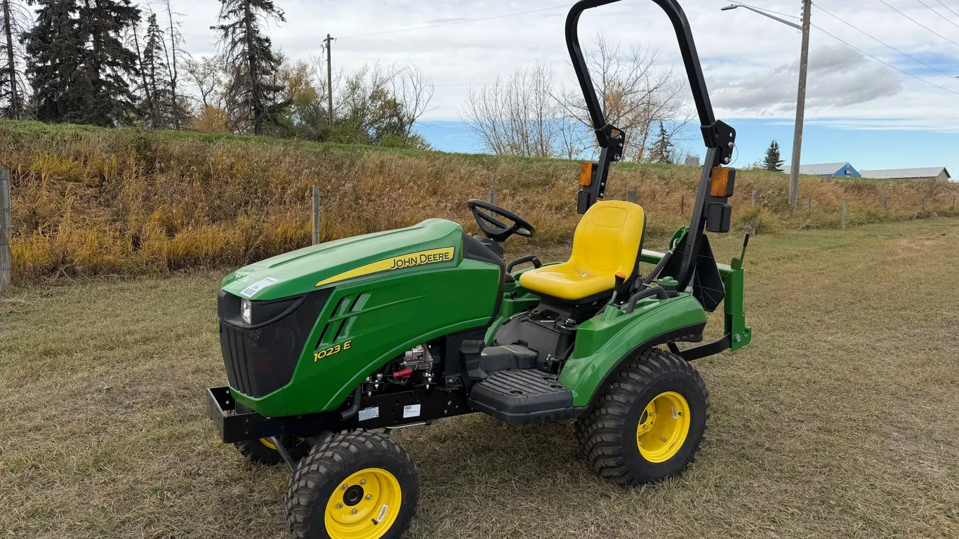 2021 John Deere 1023E FWA Sub Compact Utility Tractor