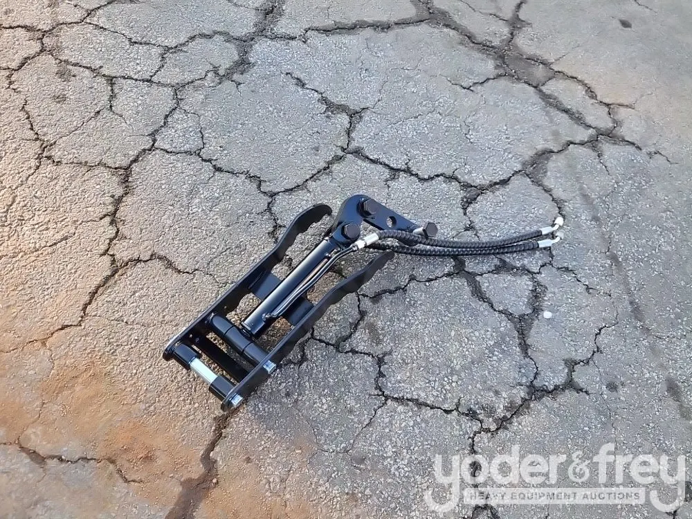 Unused Hydraulic Thumb Clamp to suit Excavator