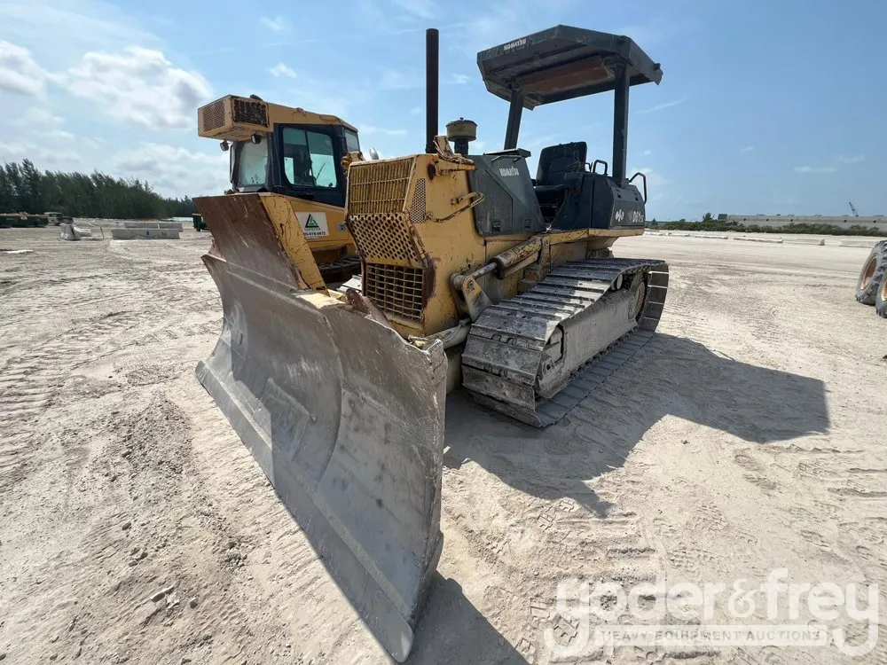 2001 Komatsu D61