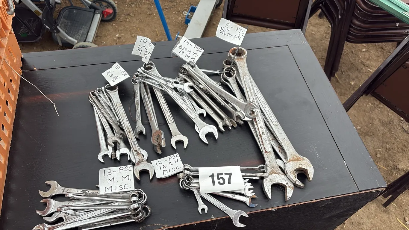 Hand tools assorted= 5 Pc 15/16 to 1 1/4", 10 Pc 1/4-13/16", 10 Pc 1/4- 13/16", 10 Pc 1/4 tp 13/16", 14 Pc Metric 6mm to 19mm, amd miscellaneous= inc