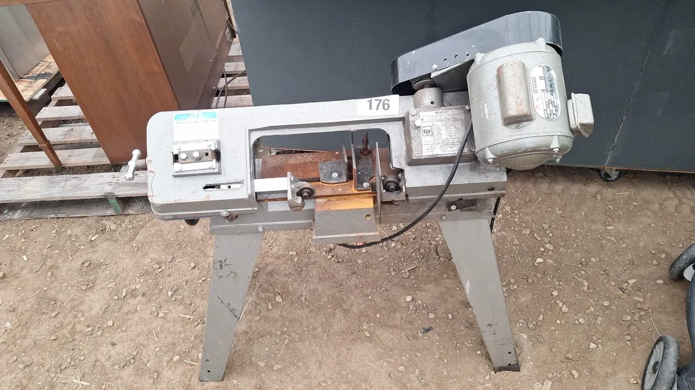 Metal cutting band saw