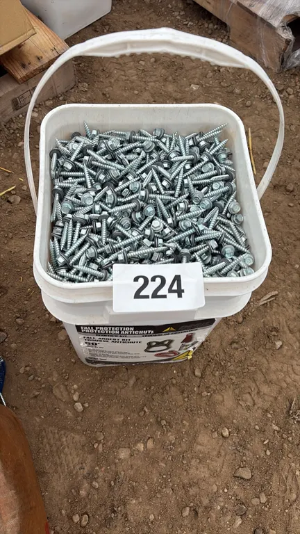 Pail of screws 10-16 x 1-1 1/2"
