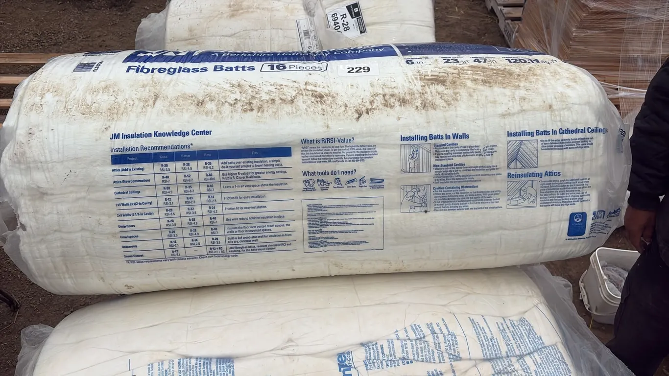 5-Bundles of insulation, 4-Bundles of R20 and 1-Bundle of R28