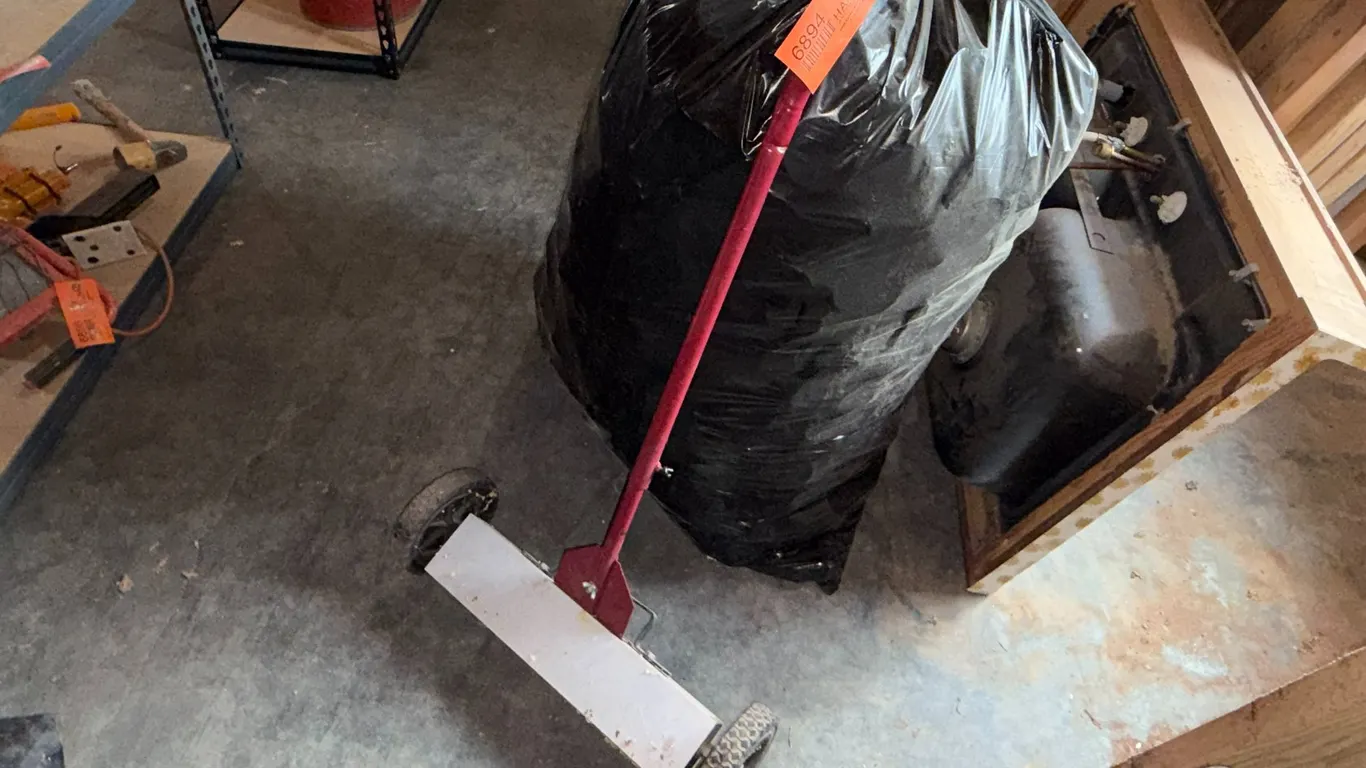 Tool Shop Magnetic Sweeper