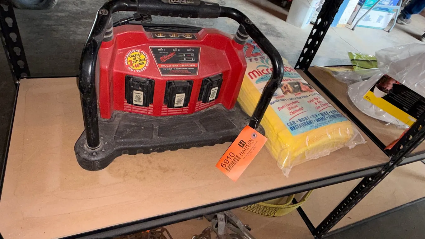 Milwaukee Multi-Bay Charger