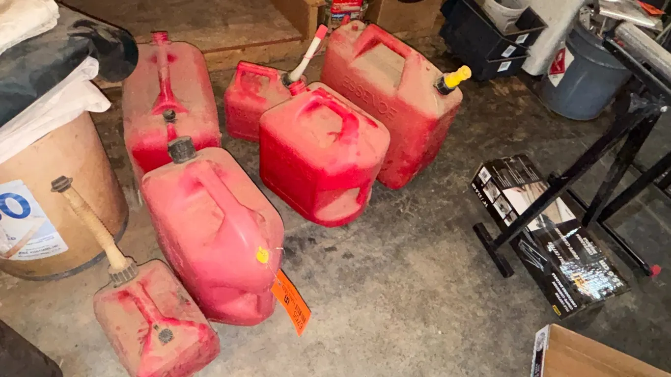 (6) Gas Cans