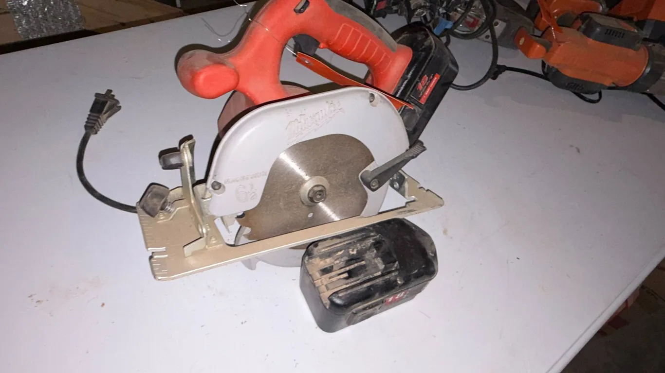 Milwaukee Cordless Skilsaw