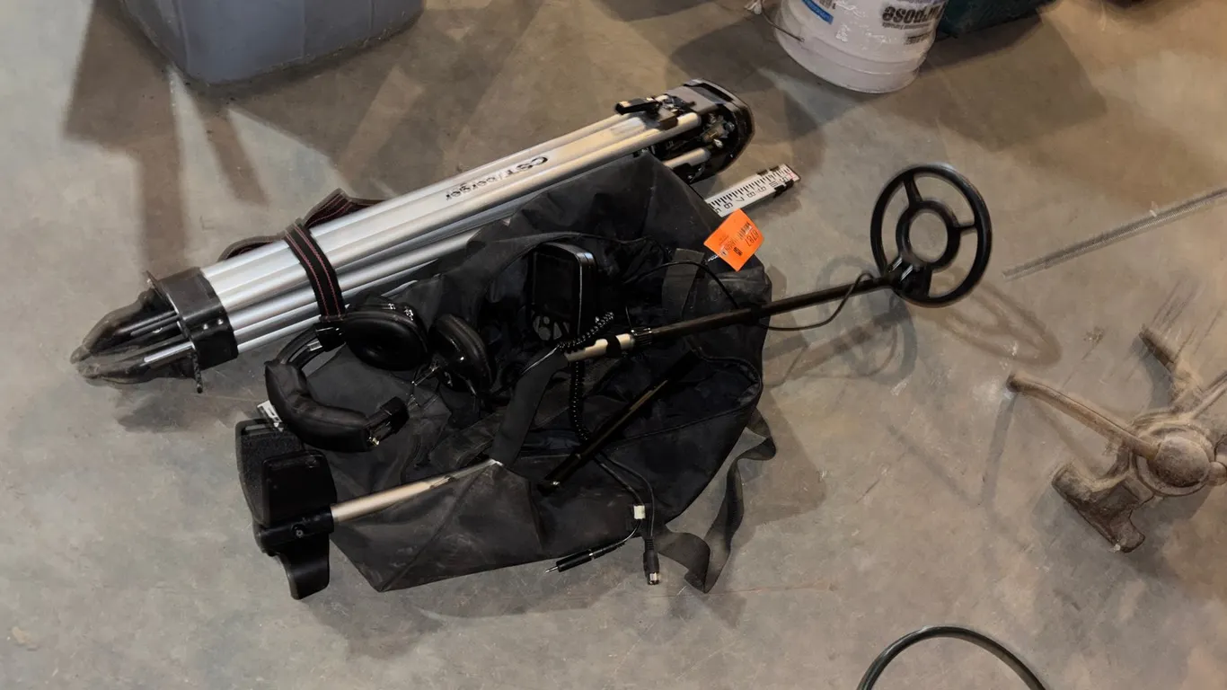Body Hunter Metal Detector and Transit