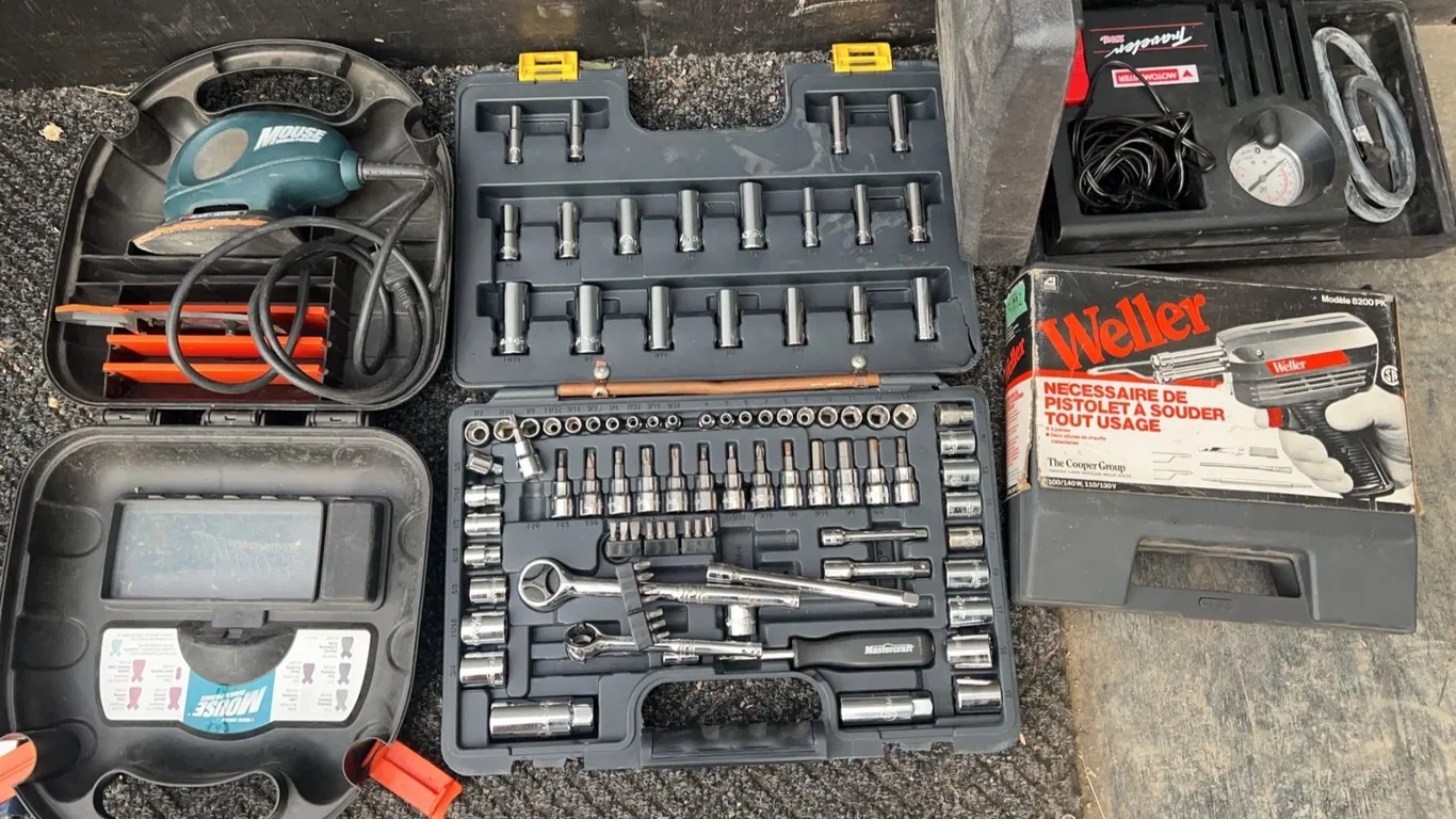 Tool Lot: Mouse Sander, Socket Set, Weller Soldering Kit