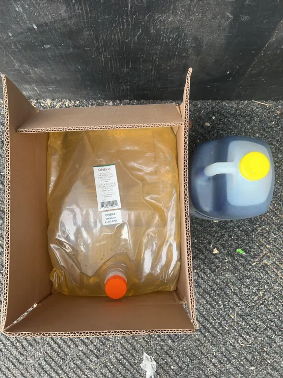 ONEKA Shower Gel and ECOLAB Surface Cleaner Lot