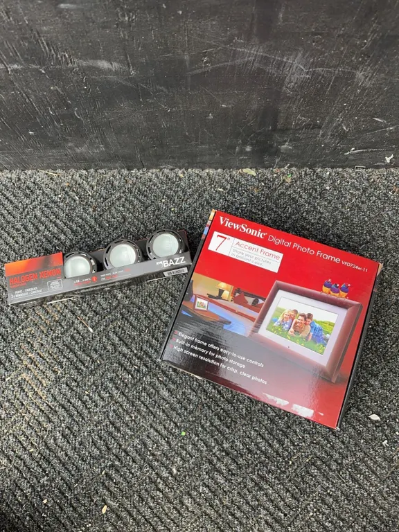 Bazz Halogen Xenon Under-Cabinet Lights & ViewSonic 7" Digital Photo Frame