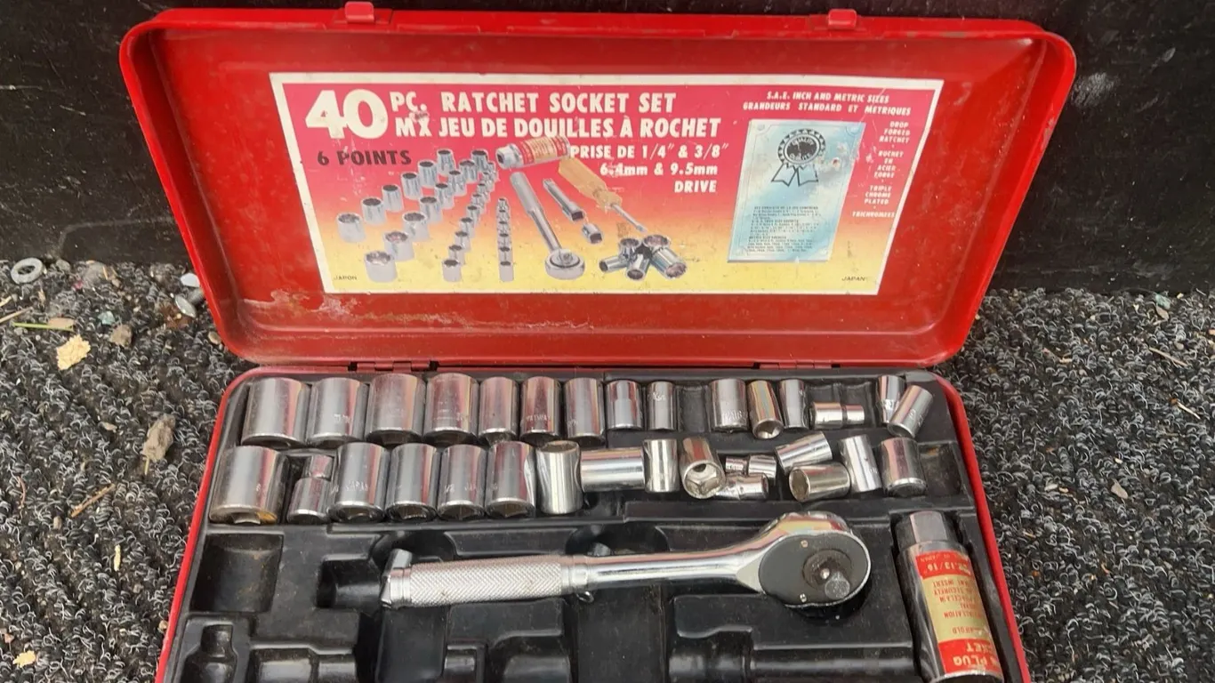 40 Pc. Ratchet Socket Set SAE & Metric Japan