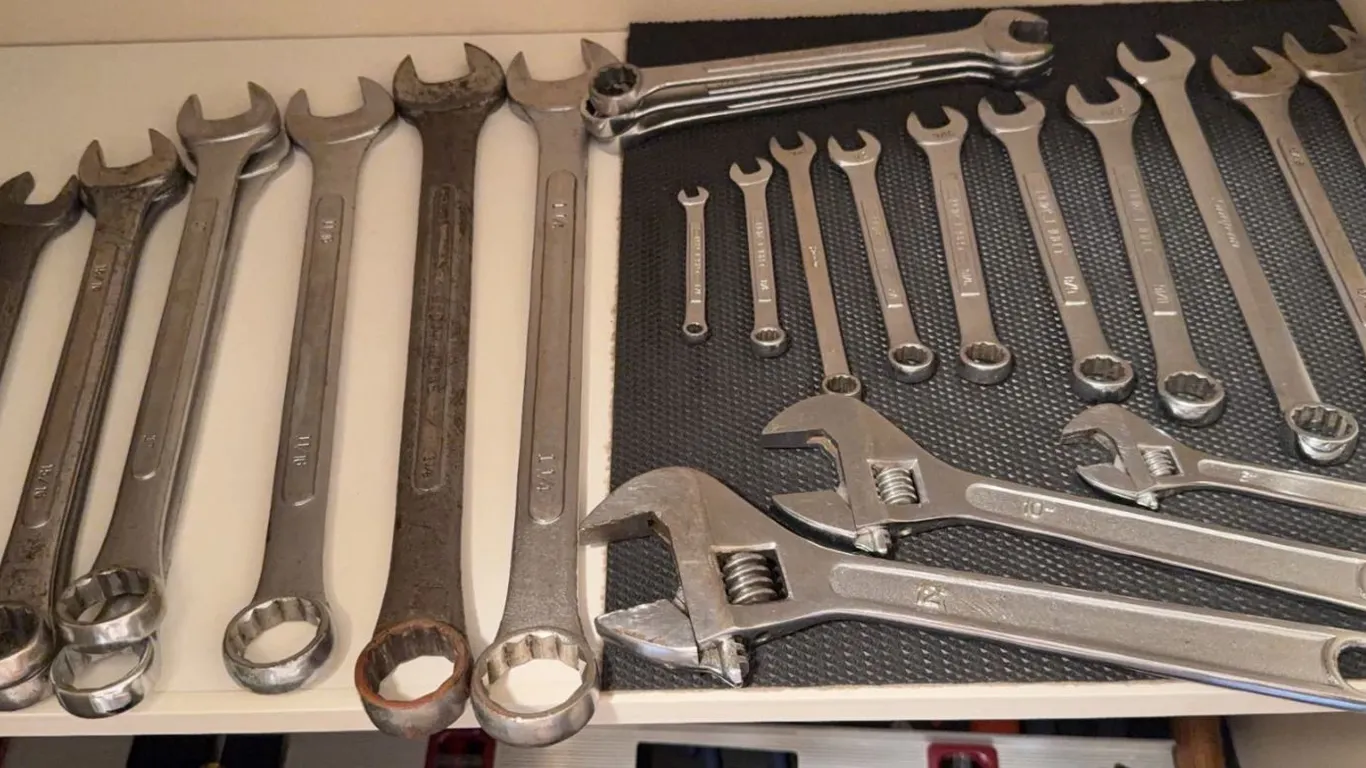 Combination and Adjustable Wrenches, 18 Pieces Assorted Sizes