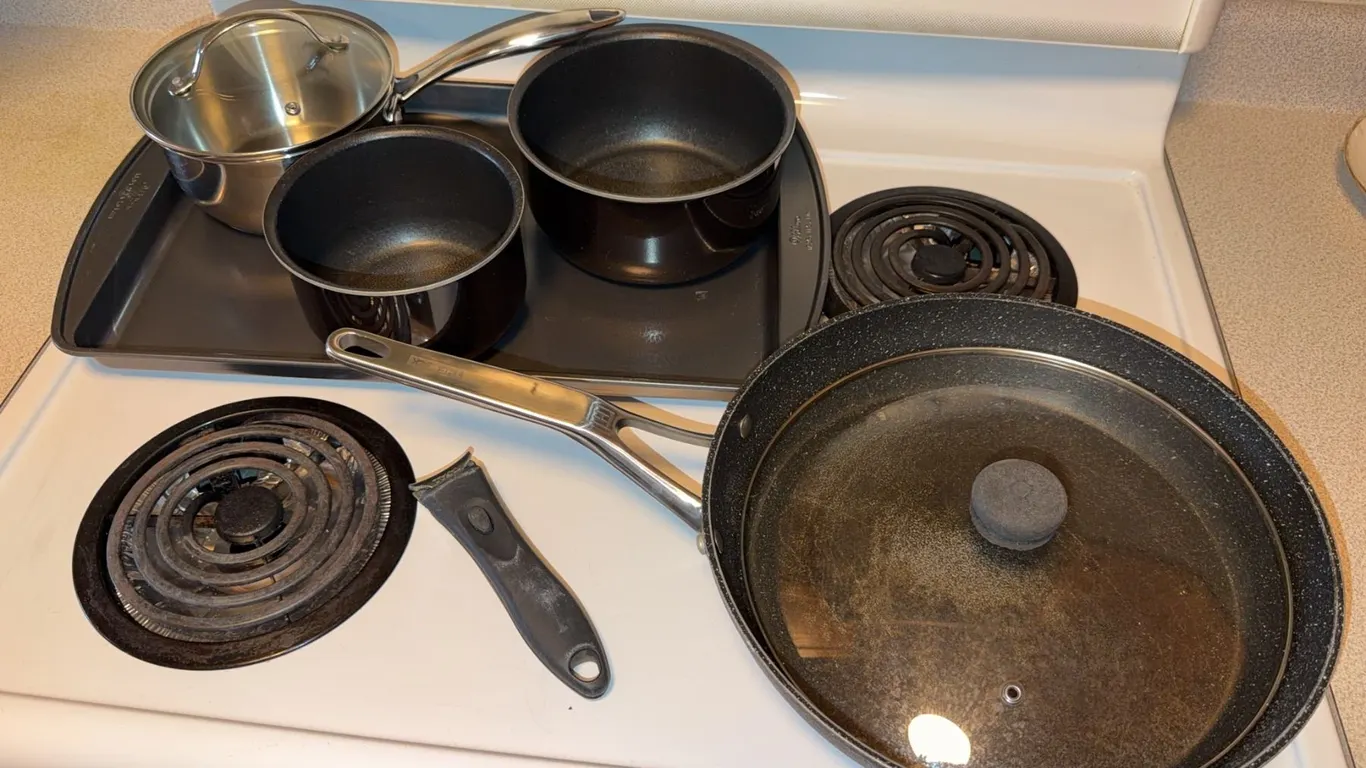 Cookware Set Incl. T-fal Ingenio Pots, THE ROCK Frying Pan, Stainless Saucepan, Wilton Bakeware
