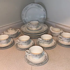 Banbury Inn Fine China Dinnerware Set from Japan, Service for Six