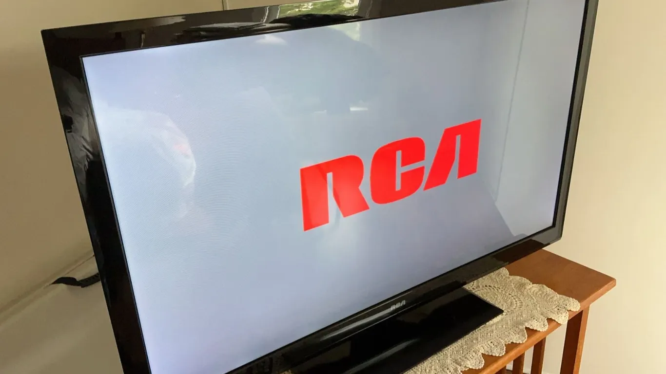 RCA 47-Inch FHD LED TV with Arris DCX3200 Set-Top Box and Stand