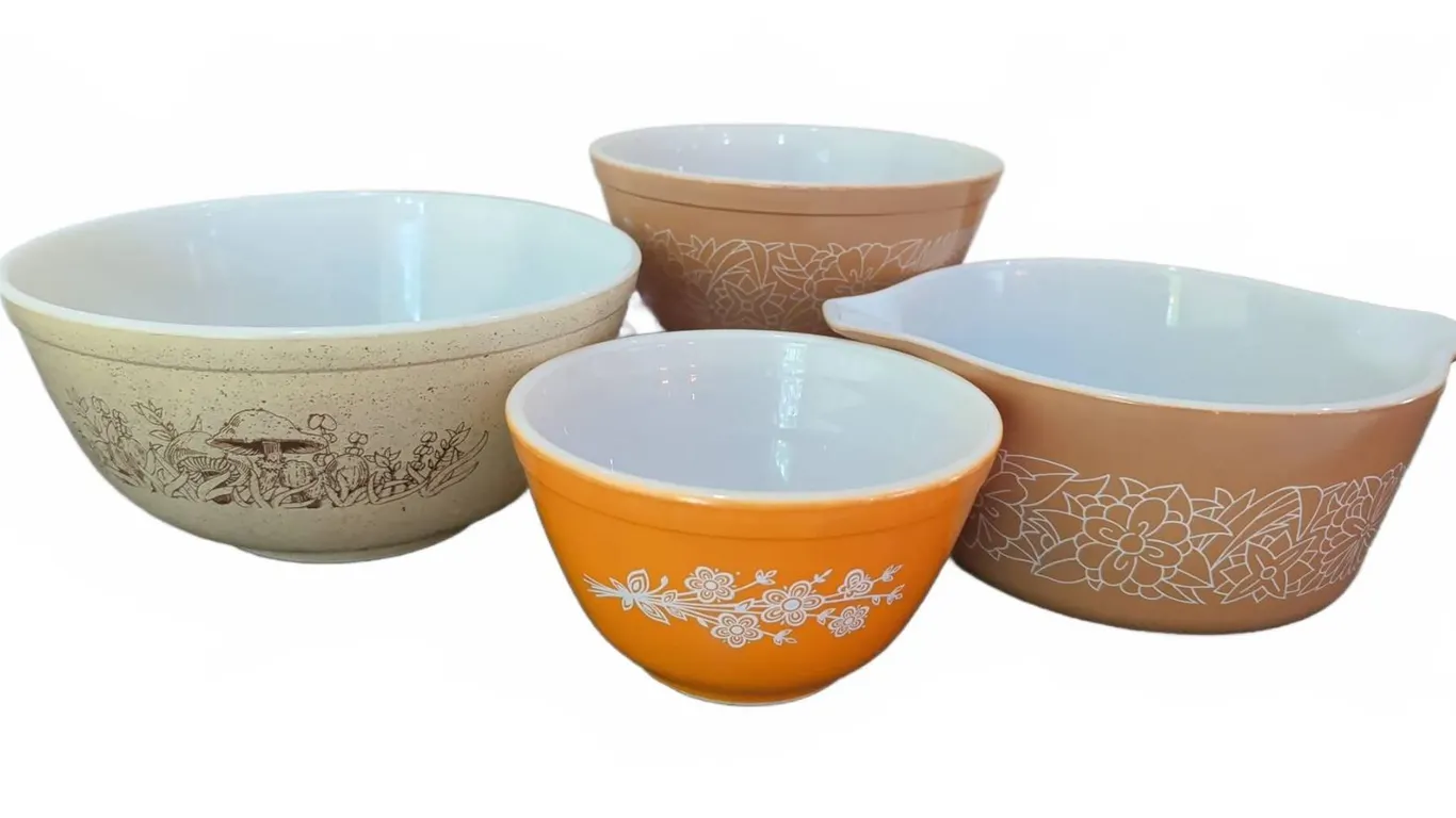 Pyrex Mixing Bowls Assorted Patterns Set of 4